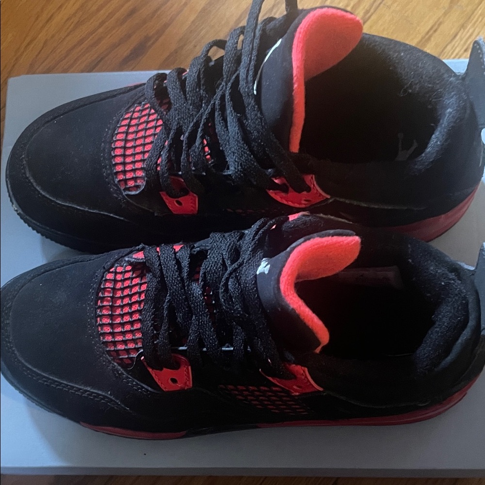 Jordan 4 retro size 2Y “Red Thunder” bought from StockX worn 2wice No box